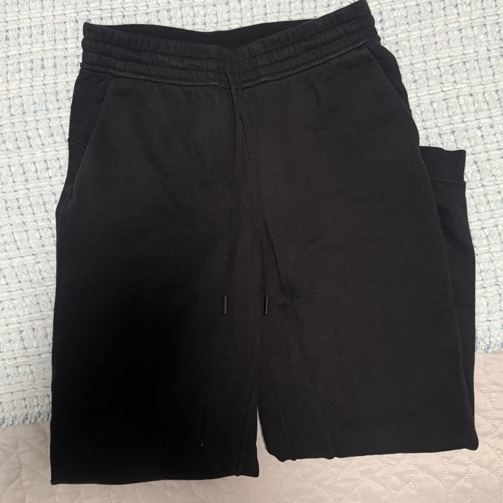 lululemon joggers!